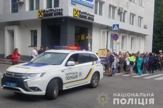 Поліція та військовослужбовці стежать за правопорядком під час Загальнонаціональної прощі у Зарваниці