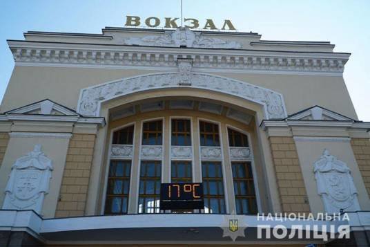 “Жартівника”, який “замінував” залізничний вокзал у Тернополі, затримали (ФОТО)