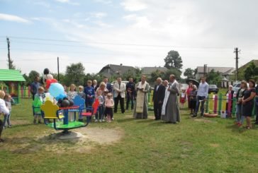У селі Пишківці на Тернопільщині облаштували дитячий майданчик