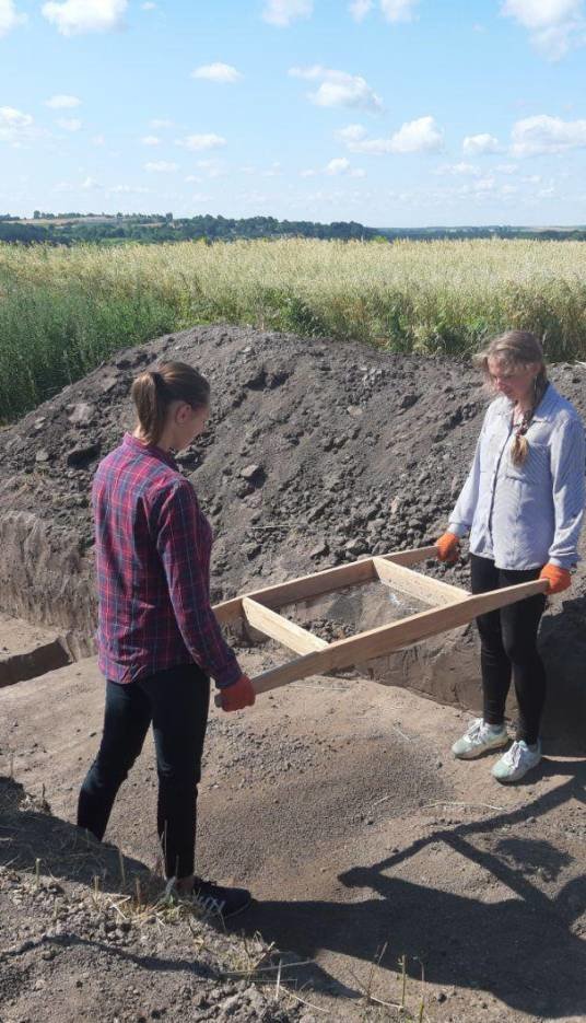 На Шумщині досліджують курган, поховання в якому датовані ІІ тисячоліттям до нашої ери (ФОТО)