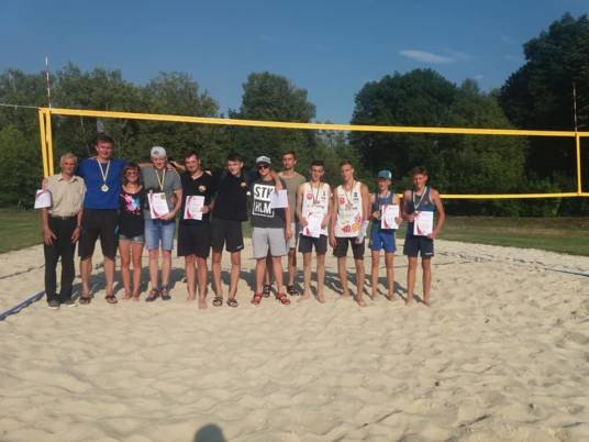 У Ланівцях з нагоди Дня міста провели турнір з пляжного волейболу серед чоловіків 