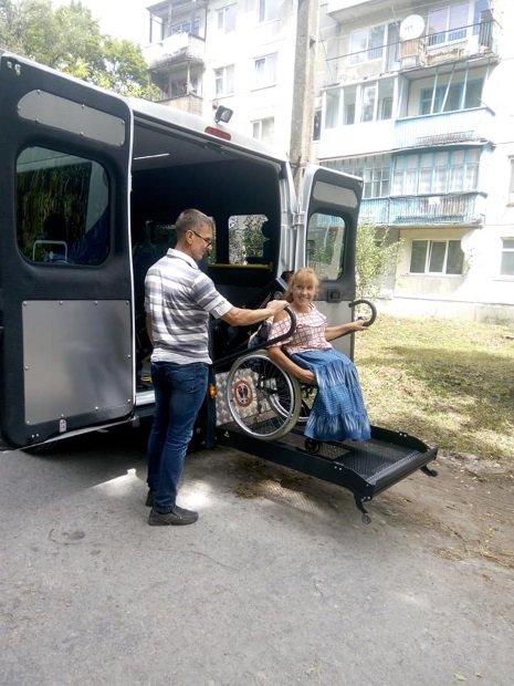 У Збаражі курсуватиме соціальне таксі для людей з інвалідністю (ФОТО)