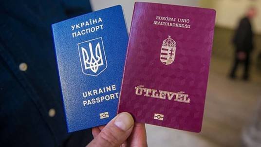 Сотні тисяч жителів Закарпаття мають угорські паспорти