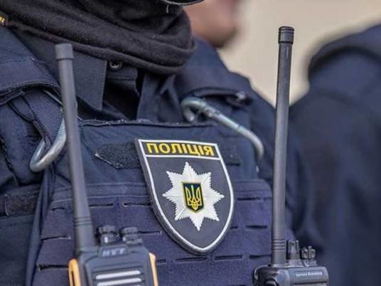 Поліцейські Тернопільщини затримали хулігана з чужою зброєю