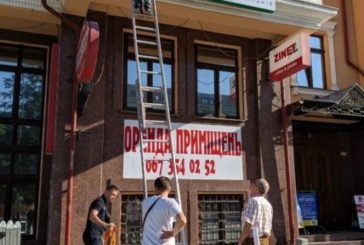 На вул. В. Чорновола провели черговий демонтаж незаконно встановлених вивісок