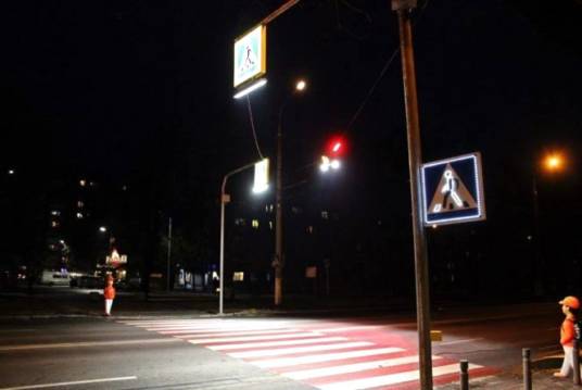 На пішохідних переходах у Тернополі облаштовують додаткове освітлення