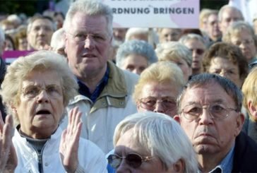 Європейцям постійно підвищують пенсійний вік. Чому?
