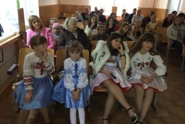 Маленькі кременчани отримали подарунки: шкільні ранці та канцтовари (ФОТО)