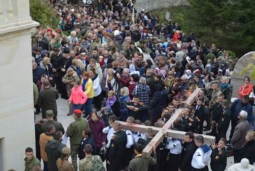 Військова проща у Зарваниці на Тернопільщині зібрала тисячі людей. Молилися з українцями капелани із США (ФОТО)