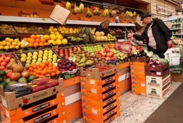 Польські магазини віддаватимуть бідним непродані продукти
