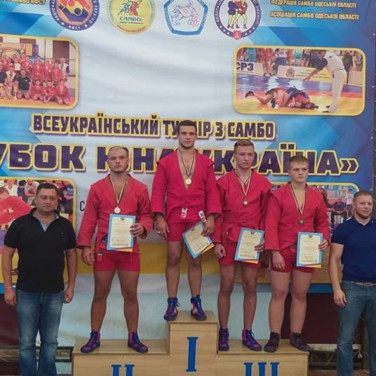 Студенти-спортсмени ТНЕУ на молодіжному Кубку України з боротьби самбо завоювали шість золотих медалей та одне «срібло» (ФОТО)
