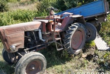 На Кременеччині внаслідок перекидання трактора загинув чоловік