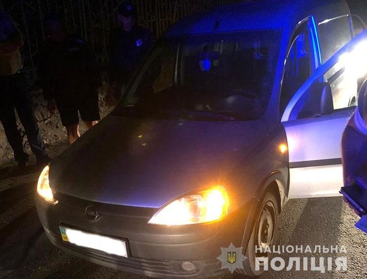 Аби дістатися до Тернополя, п’яний житель Підволочиського району викрав чужий автомобіль