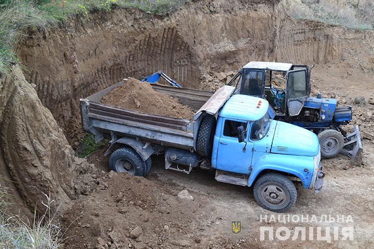 На Тернопільщині поліцейські зупинили незаконний видобуток суглинку на території заповідного фонду