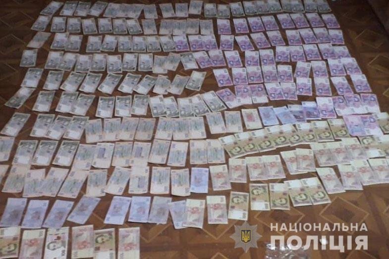 На Тернопільщині затримали злодія, який викрав з чужого будинку 90 000 гривень