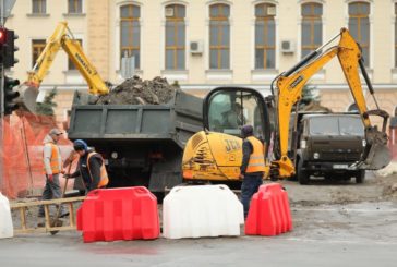 На Привокзальній площі Тернополя влаштовують колектор дощової каналізації (ФОТО)