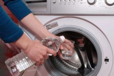 Чому у пральну машинку варто лити оцет