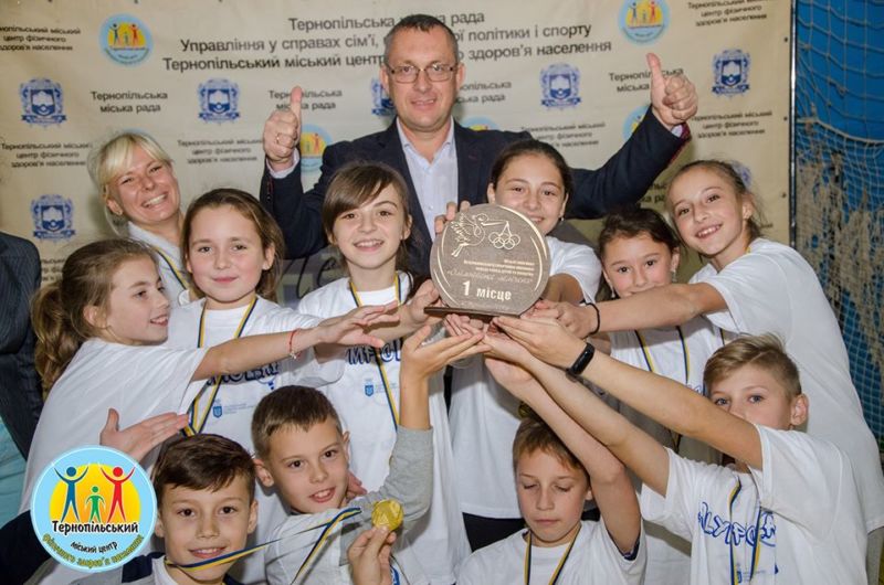 Переможцем міського етапу спортивно-масового заходу «Олімпійське лелеченя» стала команда Тернопільської школи № 10