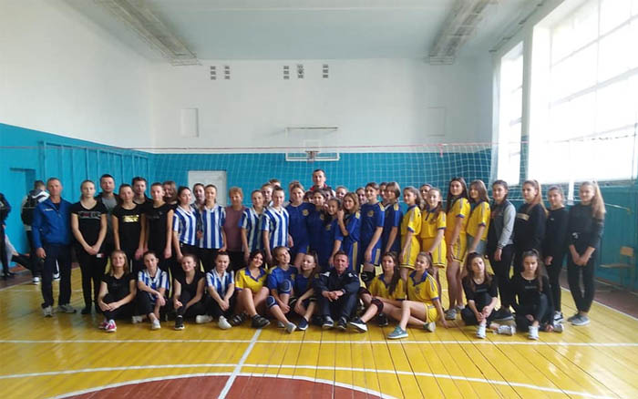 Школярки із Підволочиської ОТГ на Тернопільщині змагались у волейболі