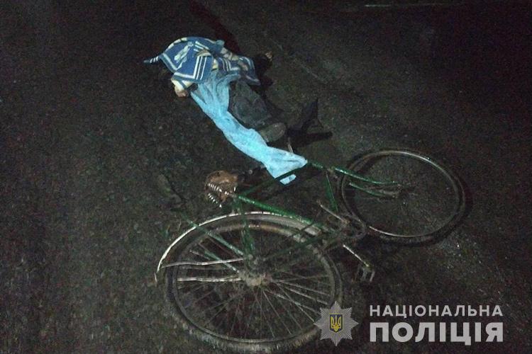 Поблизу Тернополя водій збив на смерть людину та втік (ФОТО)