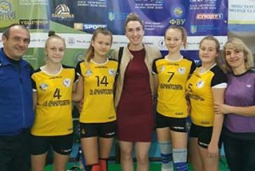 Після першого туру чемпіонату України з волейболу серед 13-річних дівчат команда Тернопіль-ДЮСШ-ТНЕУ на першому місці