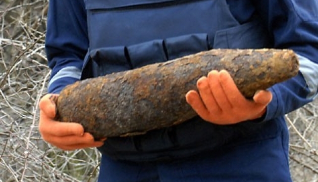 На Тернопільщині в полі селяни виявили два артилерійських снаряди