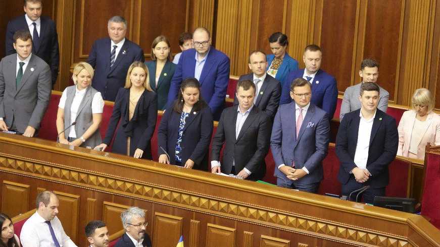 В українських міністрів почалася «епоха бідності»: «не вистачає» зарплати на життя