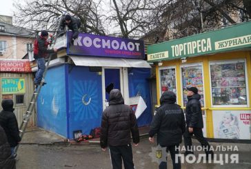 На Тернопільщині комунальники з допомогою поліції демонтують зовнішню рекламу гральних закладів (ФОТОРЕПОРТАЖ)