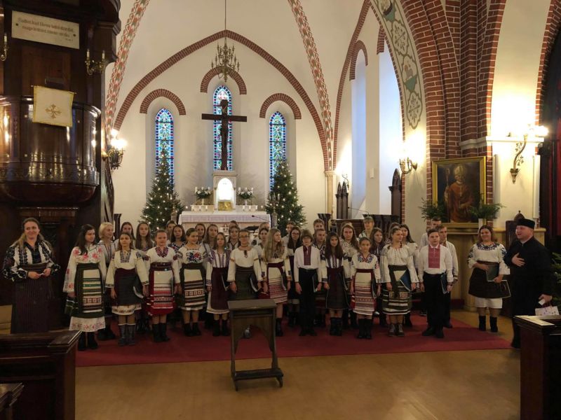 Тернопільська Народна хорова капела «Зоринка» привітала парафіян у Ризі (ФОТО, ВІДЕО)