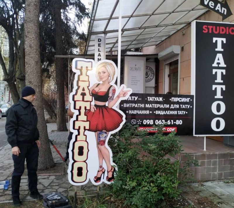Центр Тернополя позбувся ще трохи реклами (ФОТО)