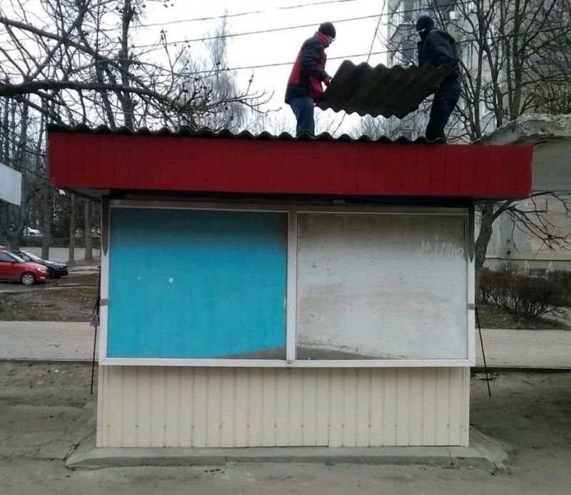 На вул. Лесі Українки в Тернополі частково демонтували нічийний кіоск (ФОТО)