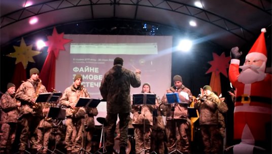 Військовий оркестр подарував тернополянам різдвяний концерт (ВІДЕО)