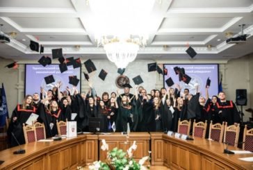 Магістри-міжнародники ТНЕУ отримали дипломи (ФОТО)
