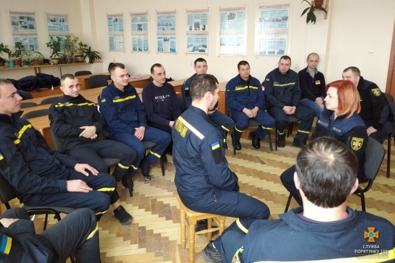 У Тернополі майбутніх рятувальників навчали надавати першу психологічну допомогу (ФОТО)