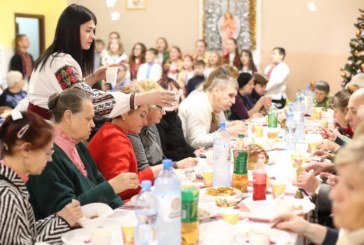 У благодійному фонді «Карітас» організували святкову вечерю для тернополян(ФОТО)