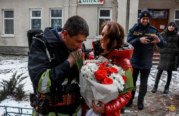 На Тернопільщині рятувальник запропонував руку та серце коханій під час тактико-спеціального навчання в медзакладі (ФОТО)