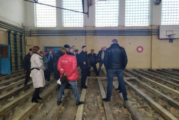 Як у Лановецькій школі №1 на Тернопільщині встелили підлогу з пліснявою (ФОТО)
