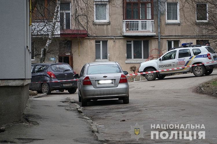 У центрі Тернополя знешкодили підозрілий предмет, залишений під автомобілем