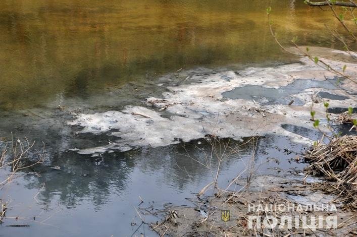 Підприємство на Теребовлянщині порушило рішення суду та продовжило зливати нечистоти у річку