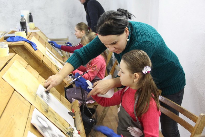 На Тернопільщині працює церковна студія аерографії для дітей