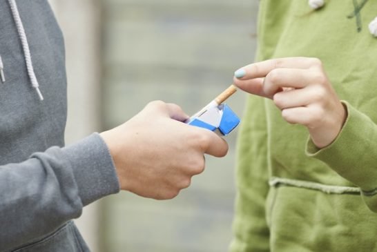 Від початку року на Тернопільщині поліцейські склали майже 50 постанов за куріння неповнолітніх у громадських місцях
