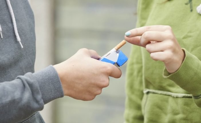 Від початку року на Тернопільщині поліцейські склали майже 50 постанов за куріння неповнолітніх у громадських місцях