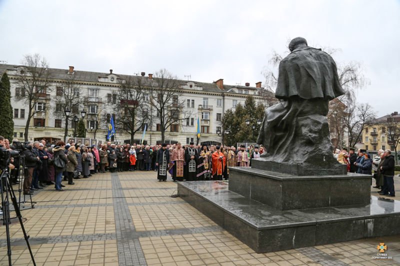 Тернопільські рятувальники вшанували пам’ять Тараса Шевченка (ФОТО)