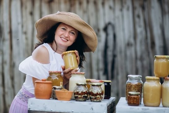 Вітаміни з вулика: як зміцнити імунітет продуктами бджільництва знає тернопільська пасічниця Наталка Потурай