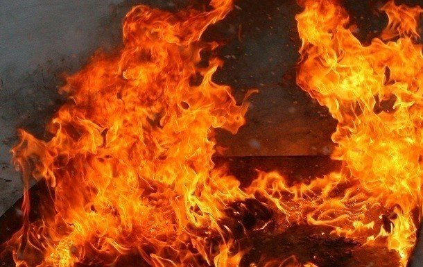 У Кременці, на території недіючого підприємства, згоріло 50 шпал