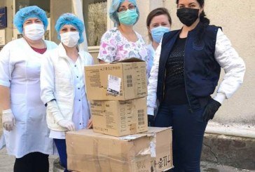 11-класники Тернопільської школи №3 передали міській дитячій лікарні благодійну допомогу (ФОТО)