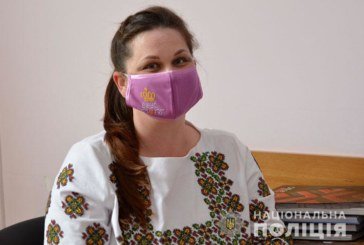 Тернопільські медики в День вишиванки вдягнули вишиті маски (ФОТО)