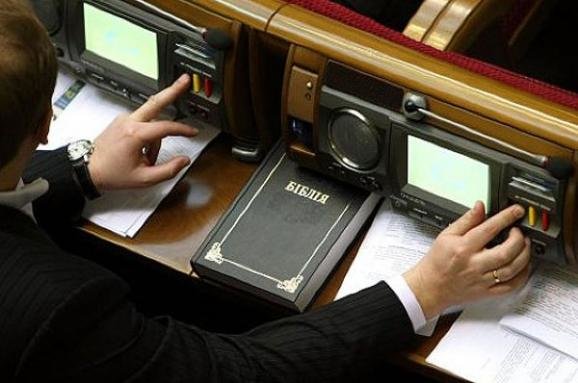 Скільки українцям «коштує» Кабмін, ОП і Верховна Рада
