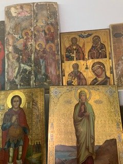 На Тернопільщині банді оголосили про підозру у викраденні ікон: у них знайшли більше 600 церковних предметів