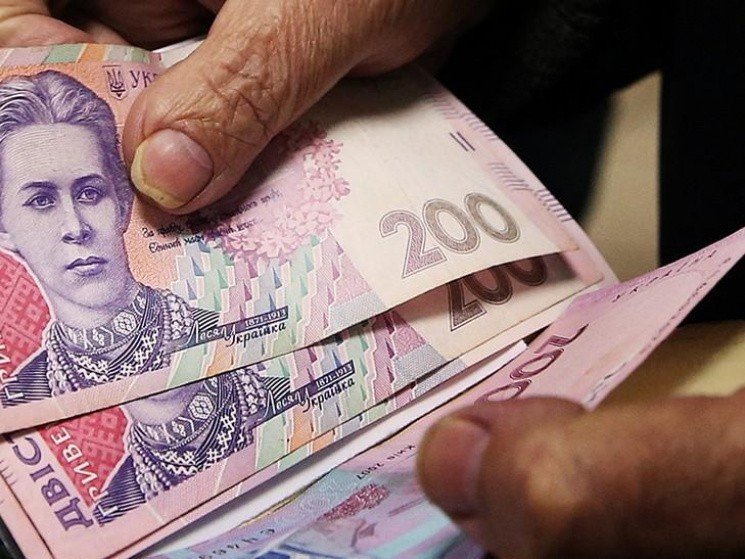 На Тернопільщині жінки-роми викрали з будинку пенсіонерів понад 18 000 гривень і $1000